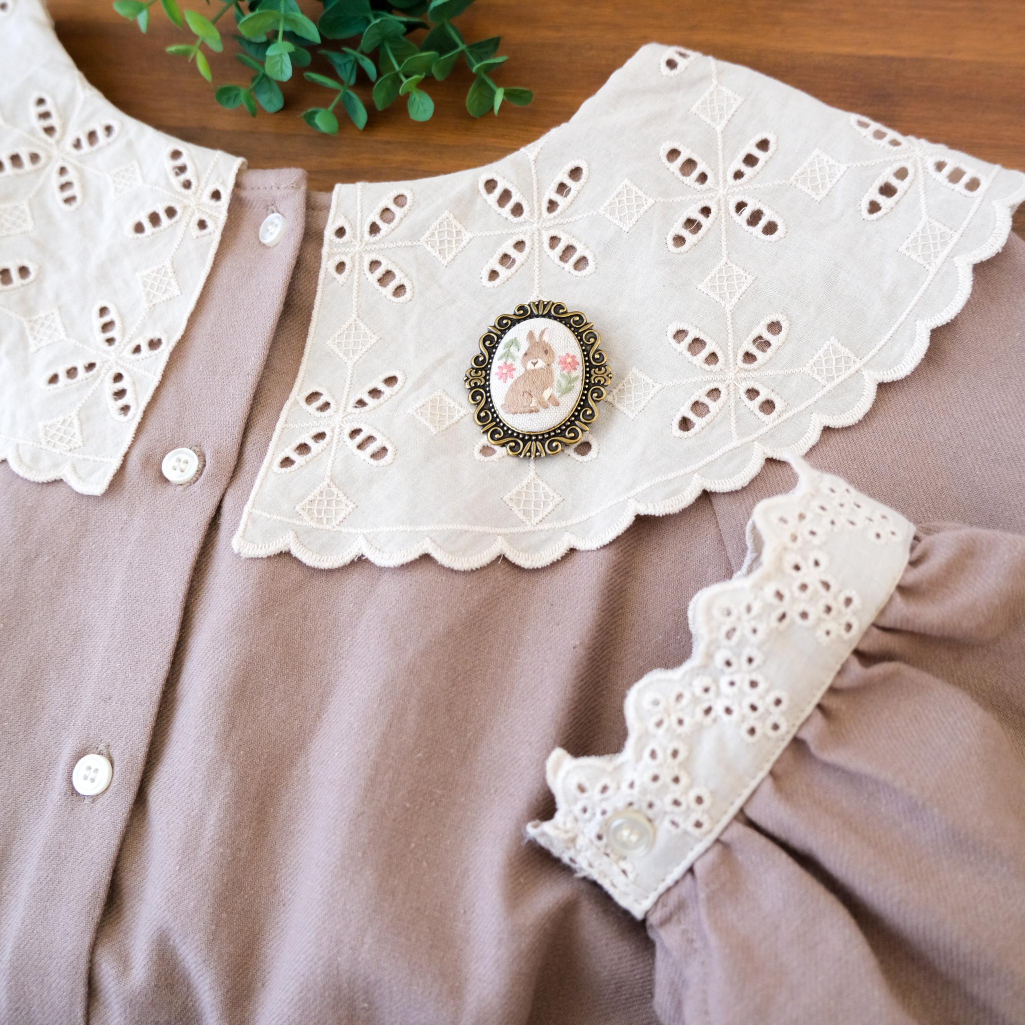 【受注制作】森の仲間たちのブローチ(ウサギ)　＊刺繍 | 3枚目